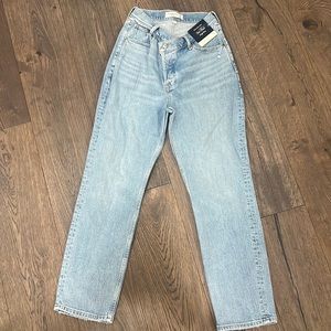 Abercrombie Jeans. The Dad High Rise